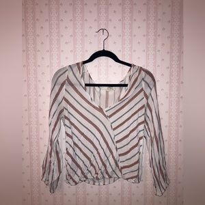 Beautiful blouse perfect for work! Size large